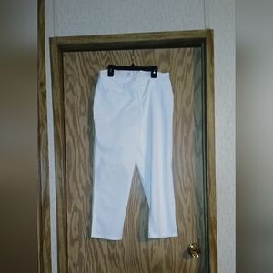crown & ivy Women's White Cropped Pants